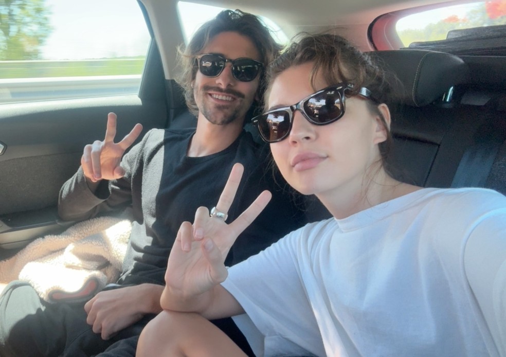 Bruno Montaleone e Alanis Guillen estão no elenco de Mania de Você — Foto: Reprodução/Instagram