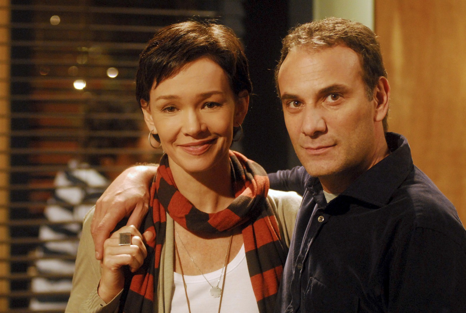 Julia Lemmertz e Marco Ricca protagonizam minissérie da autora Lícia Manzo que chegou ao Globoplay