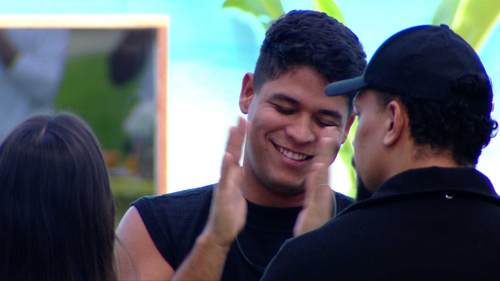 Brothers cantam parabéns para Guilherme nesta segunda-feira (7)