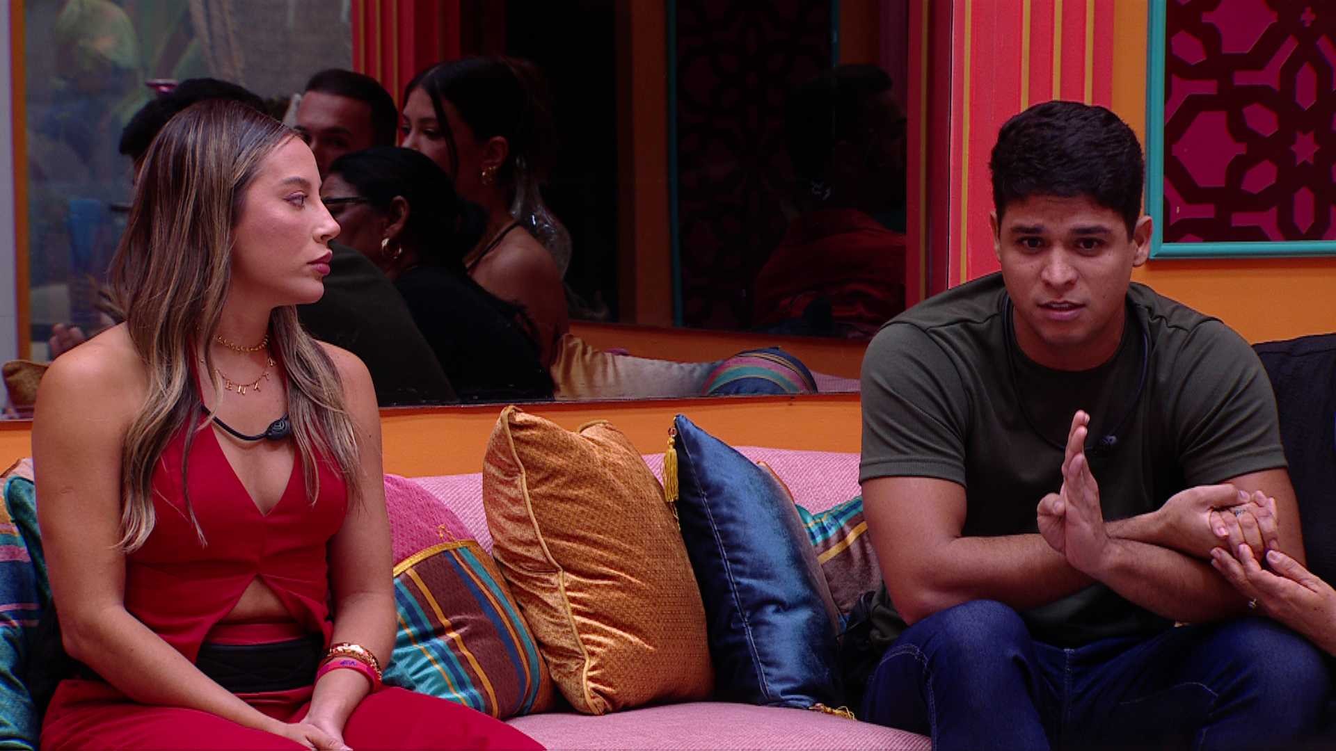 Após indicar ponto fraco de Renata, Guilherme dispara: 'Quem lhe deu protagonismo foi a Aline'