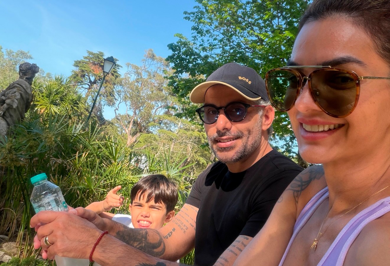 Kelly Key passeia em parque com Mico Freitas após marido ter alta do AVC