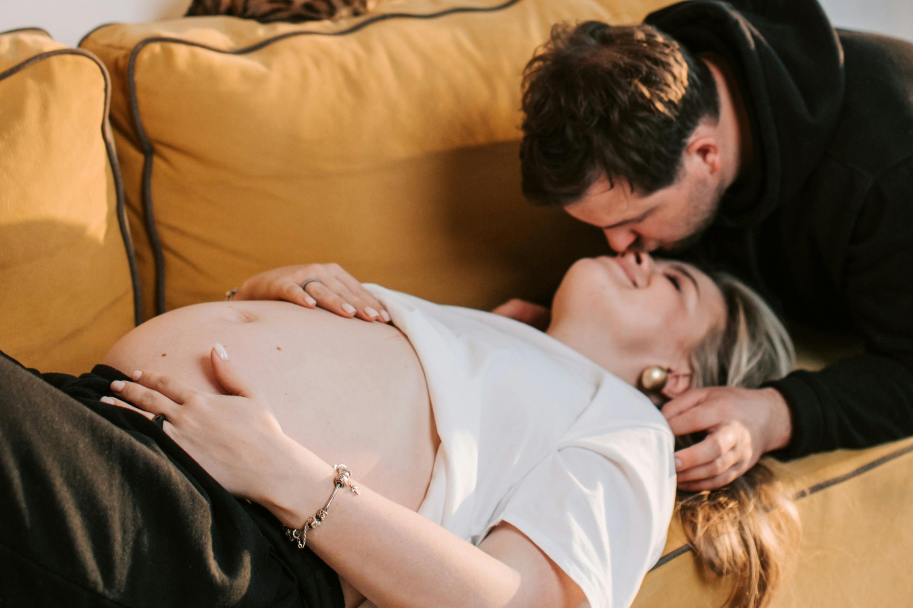 Transar na gravidez prejudica bebê? Facilita orgasmo? Veja mitos e verdades sobre sexo na gestação