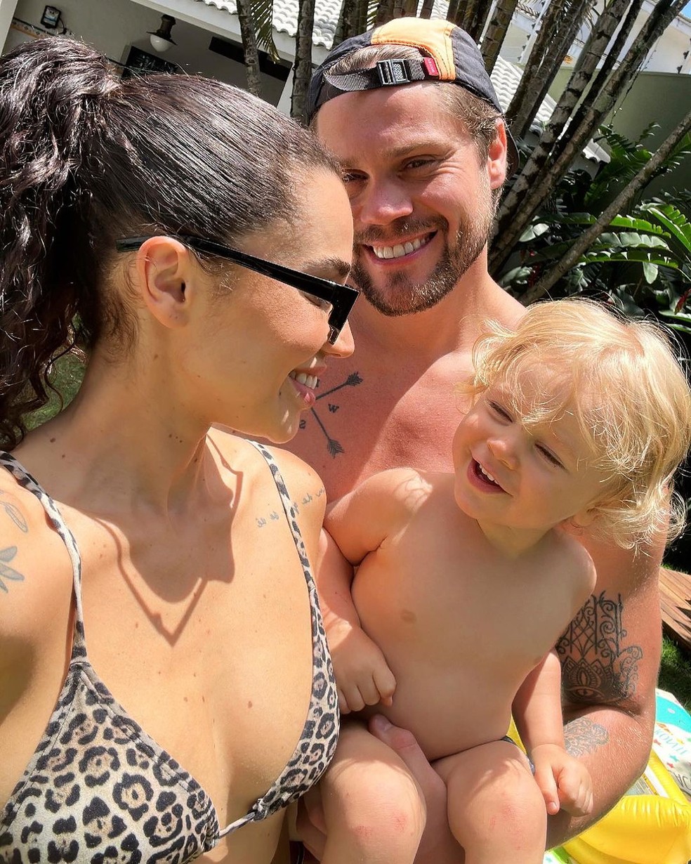 Paula Amorim, Breno Simões e o filho do casal, Theo — Foto: Reprodução/Instagram