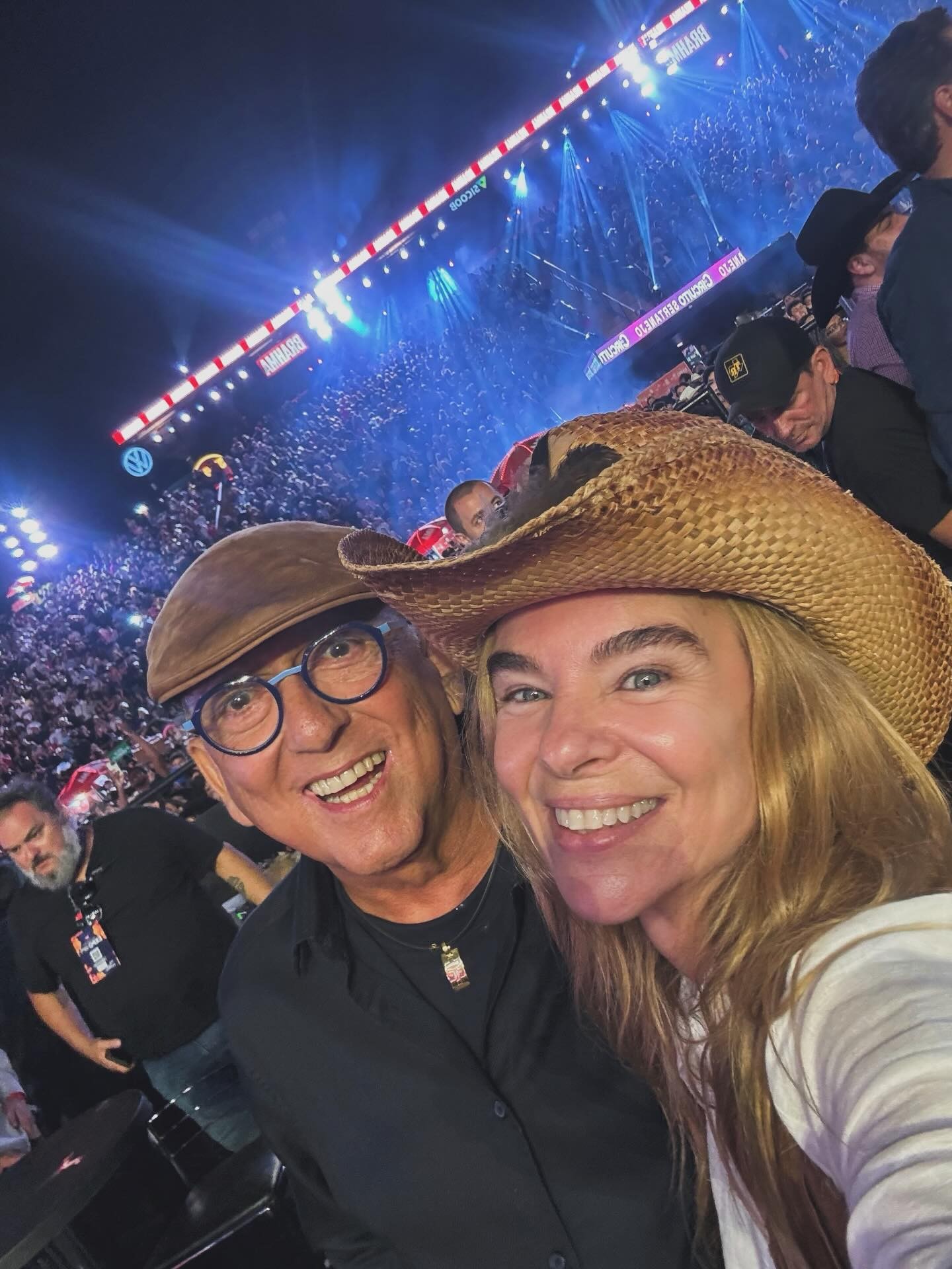 Com Galvão Bueno, Desirée Soares entra em clima sertanejo no show de Leonardo na ExpoLondrina