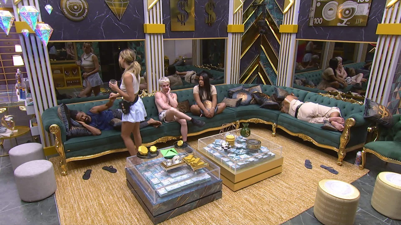 No BBB 26, Samira recebe 'coração partido' de Leandro e pede desculpas por voto no brother