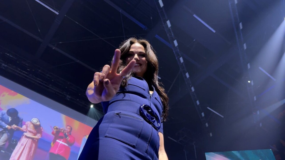 Lana Parrilla é recebida pelos fãs na CCXP 2023