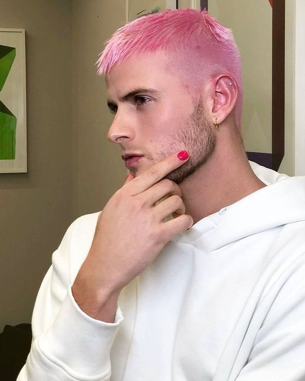 Homem cabelo rosa hotsell