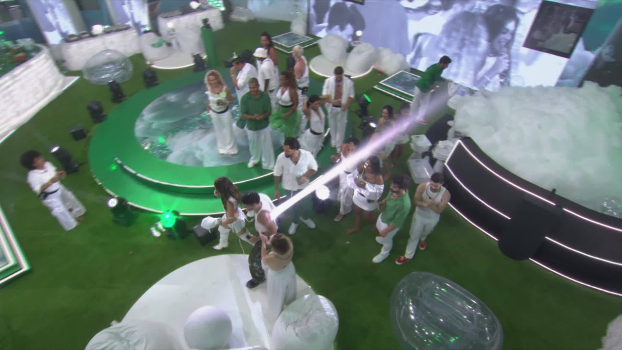 Samira brinca com Melody na Festa do BBB 26: 'Bota igual a minha'