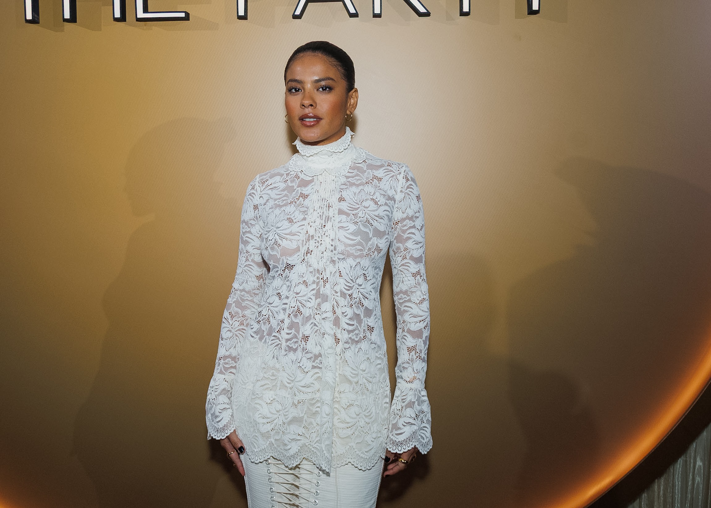 Look de renda usado por Bella Campos é eleito o mais elegante em festa de gala