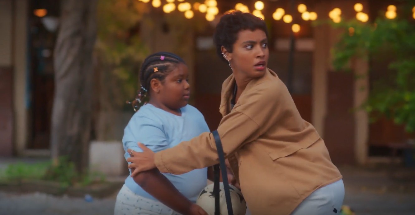 Coração Acelerado: Eduarda salva irmã de atropelamento, e Valéria se irrita