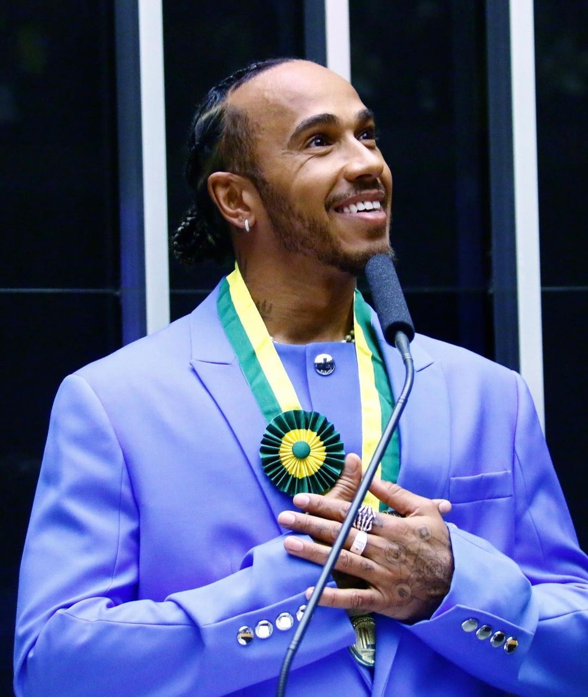 Lewis Hamilton agradece o título de cidadão do Brasil que recebeu na