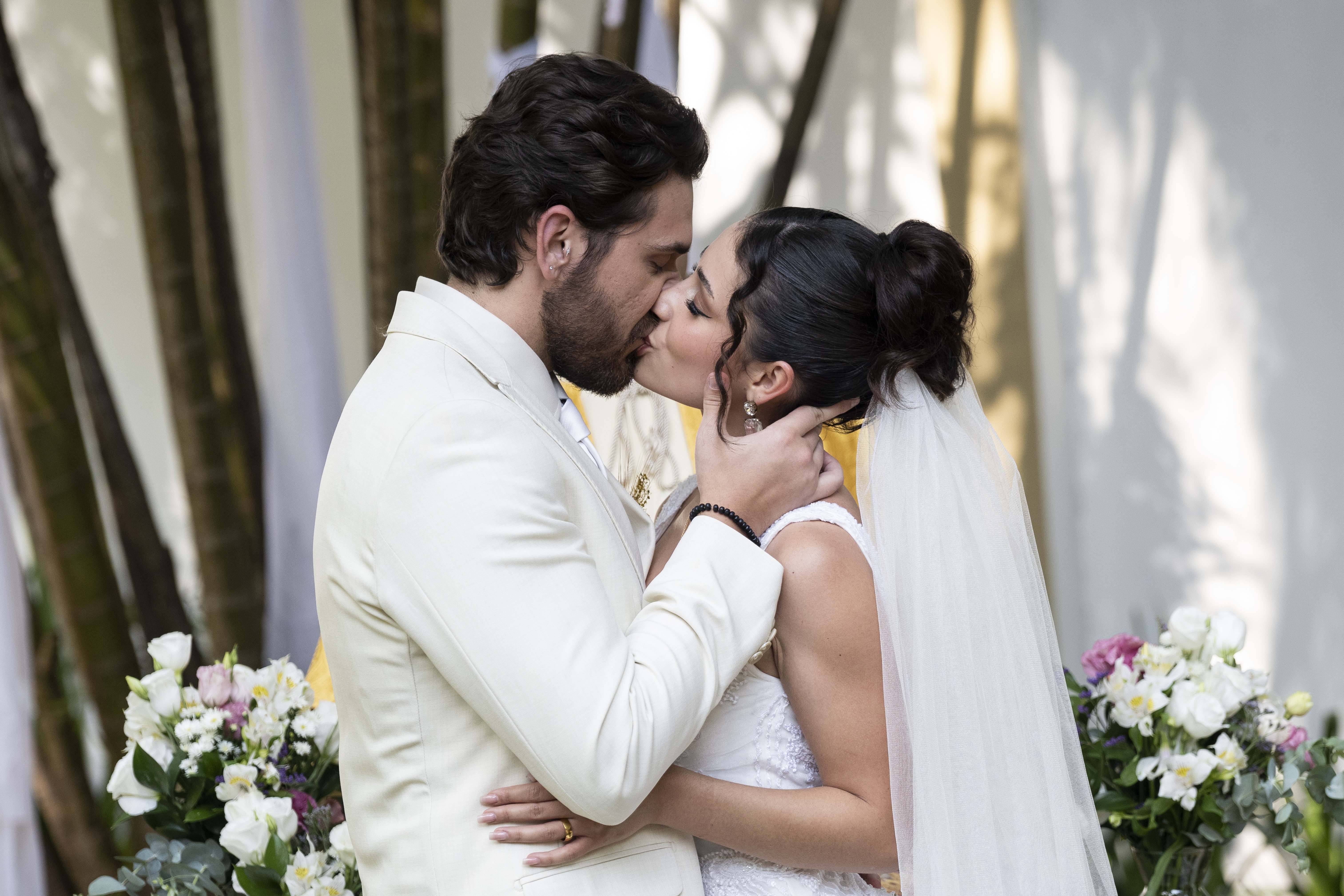 Cinderela e O Segredo do Pobre Milionário: Cindy e Diego se casam no último episódio; veja álbum de fotos