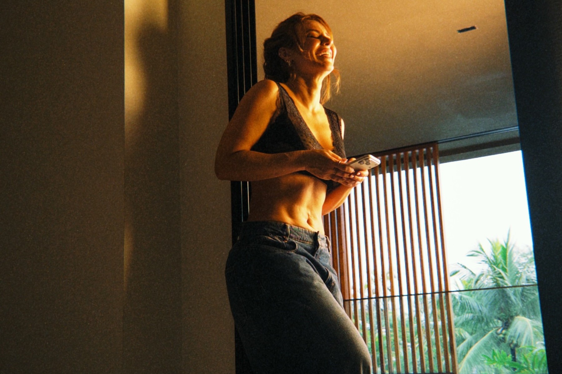 Paolla Oliveira arranca elogios de fãs em post com fotos ousadas: 'Beleza surreal'