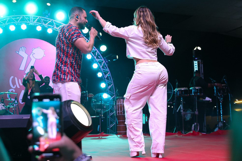 Paolla Oliveira e Diogo Nogueira — Foto: Brazil News