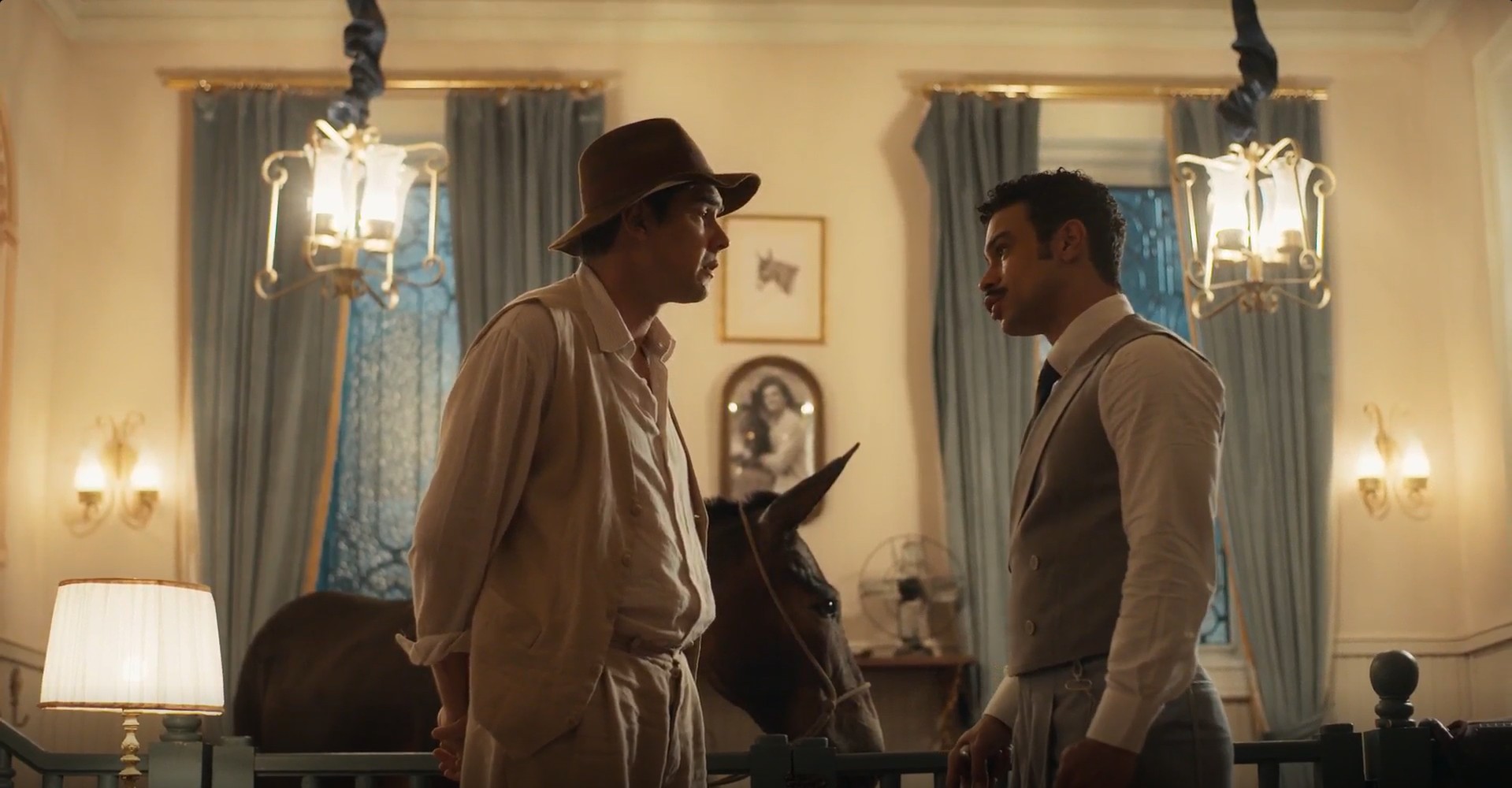 Em Êta Mundo Melhor!, Lourival procura Candinho e faz pedido: ‘Afaste-se da Dita’