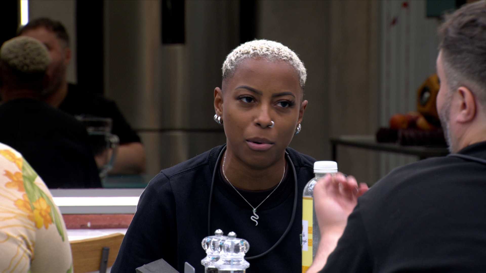 Bea relembra presente inusitado de Dia dos Namorados: 'Ele usa até hoje'