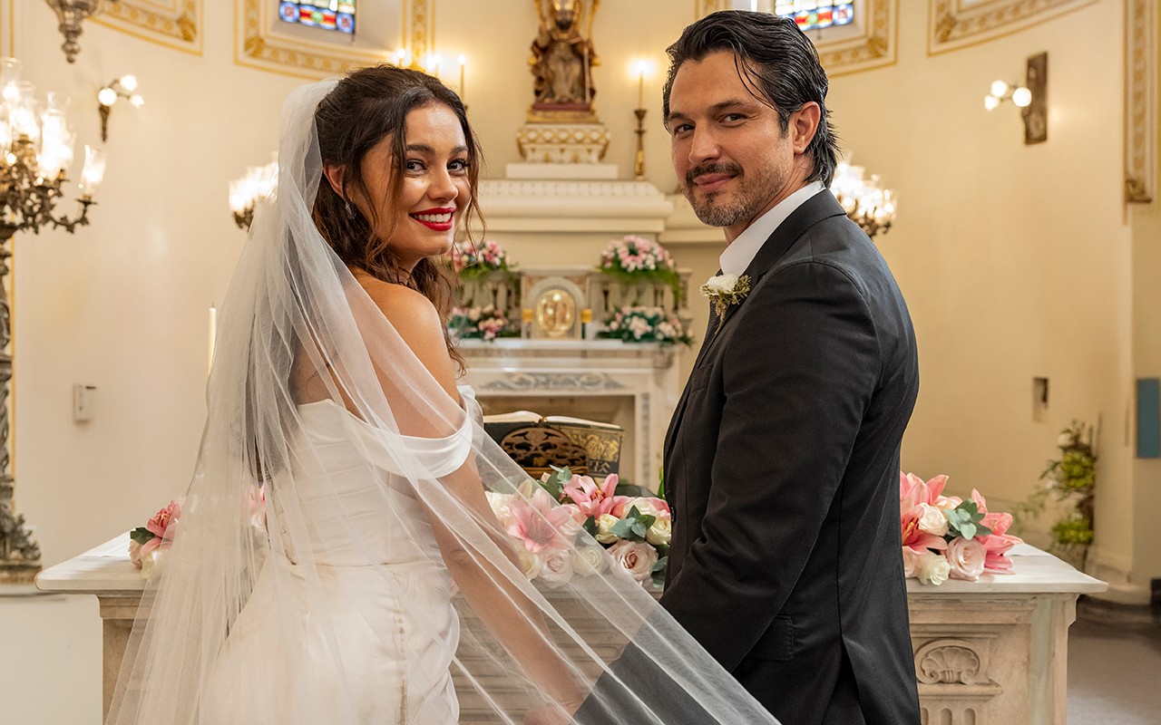 Três vestidos, 100 figurantes e muita ação: veja os bastidores do casamento de Gerluce e Paulinho no último capítulo de Três Graças