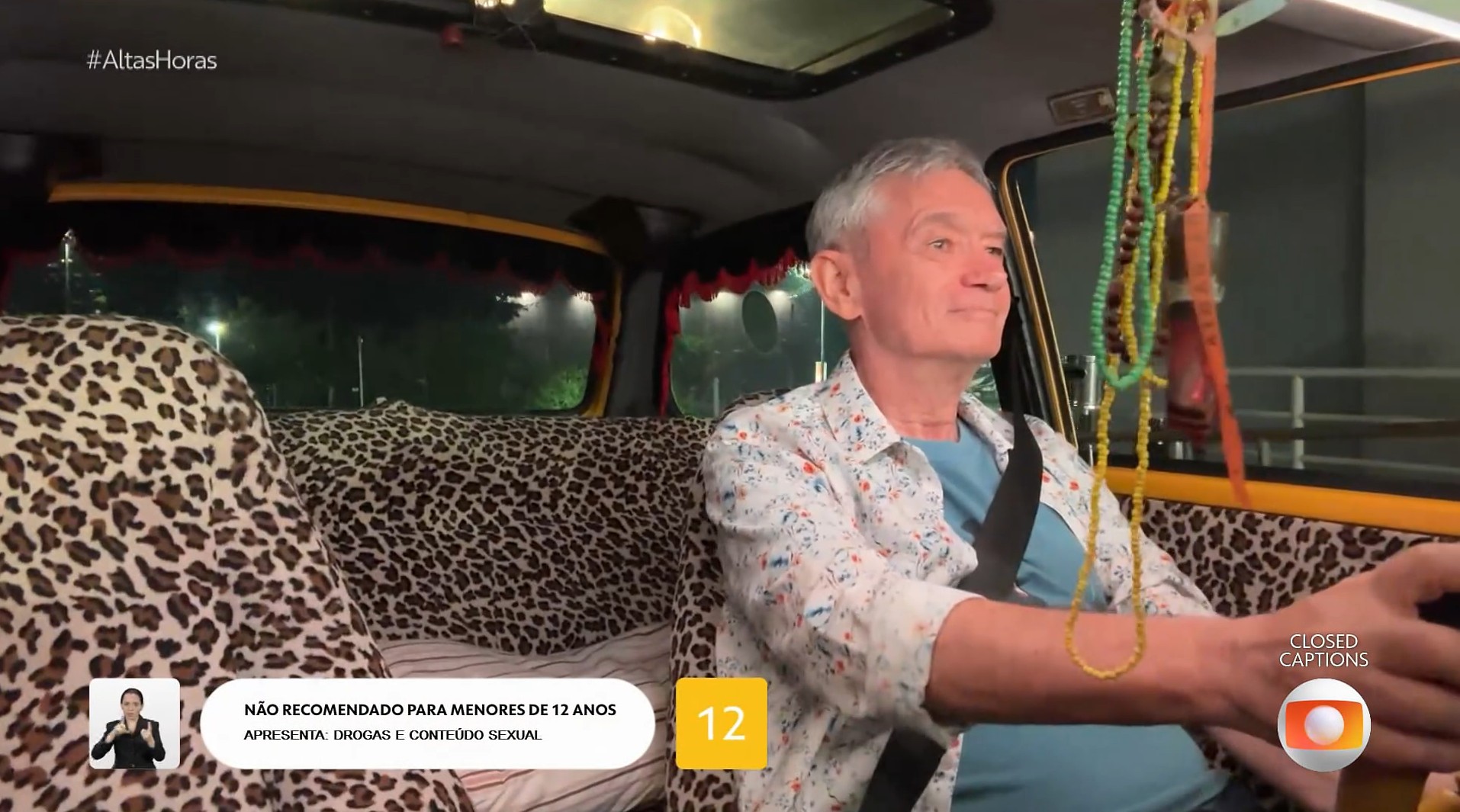 Serginho Groisman chega de Brasília amarela em homenagem aos Mamonas Assassinas