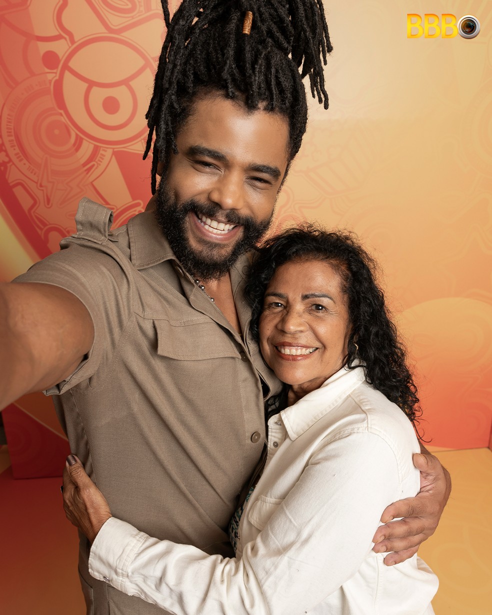 Diogo Almeida e Vilma são filho e mãe — Foto: gshow