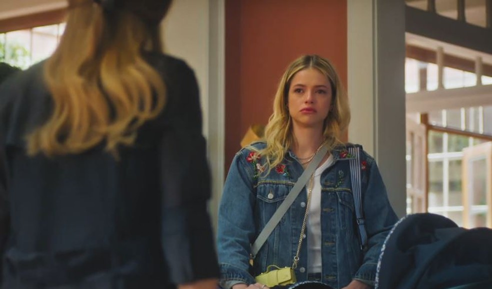 Terra e Paixão: Humilhada pelos La Selva, Graça volta para a casa dos pais — Foto: Globo