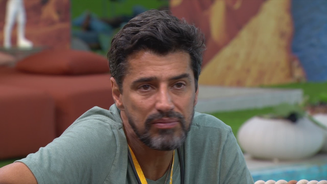 Alberto Cowboy sugere mudança de comportamento com Ana Paula Renault: 'Estou cansado'