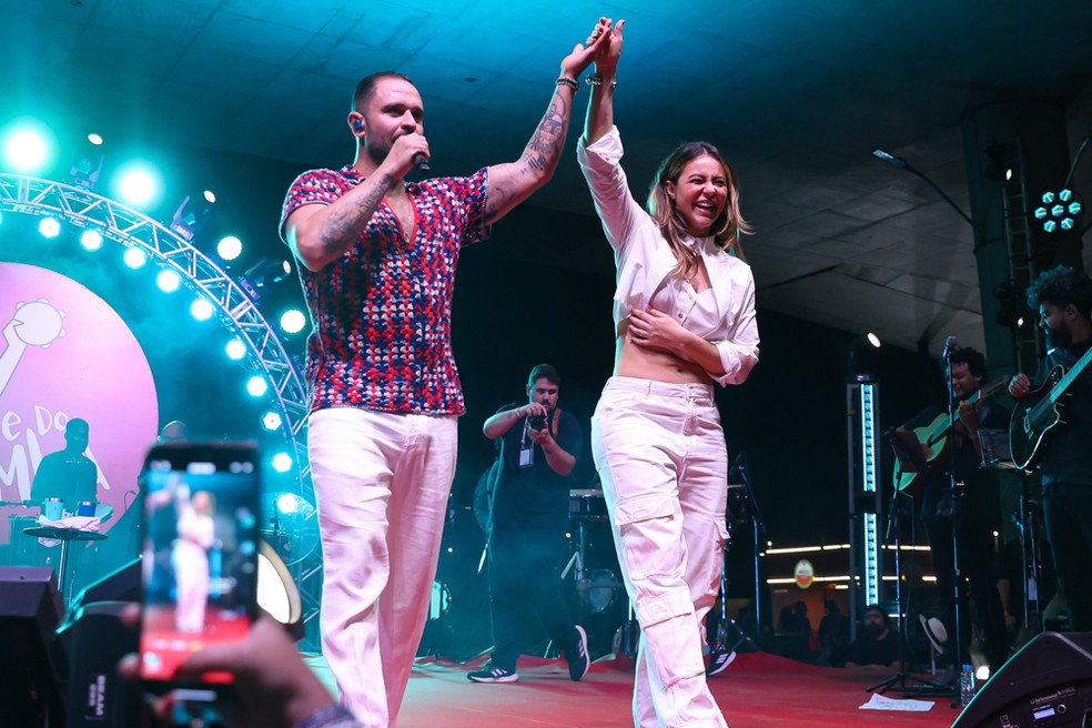 Diogo Nogueira e Paolla Oliveira — Foto: Brazil News