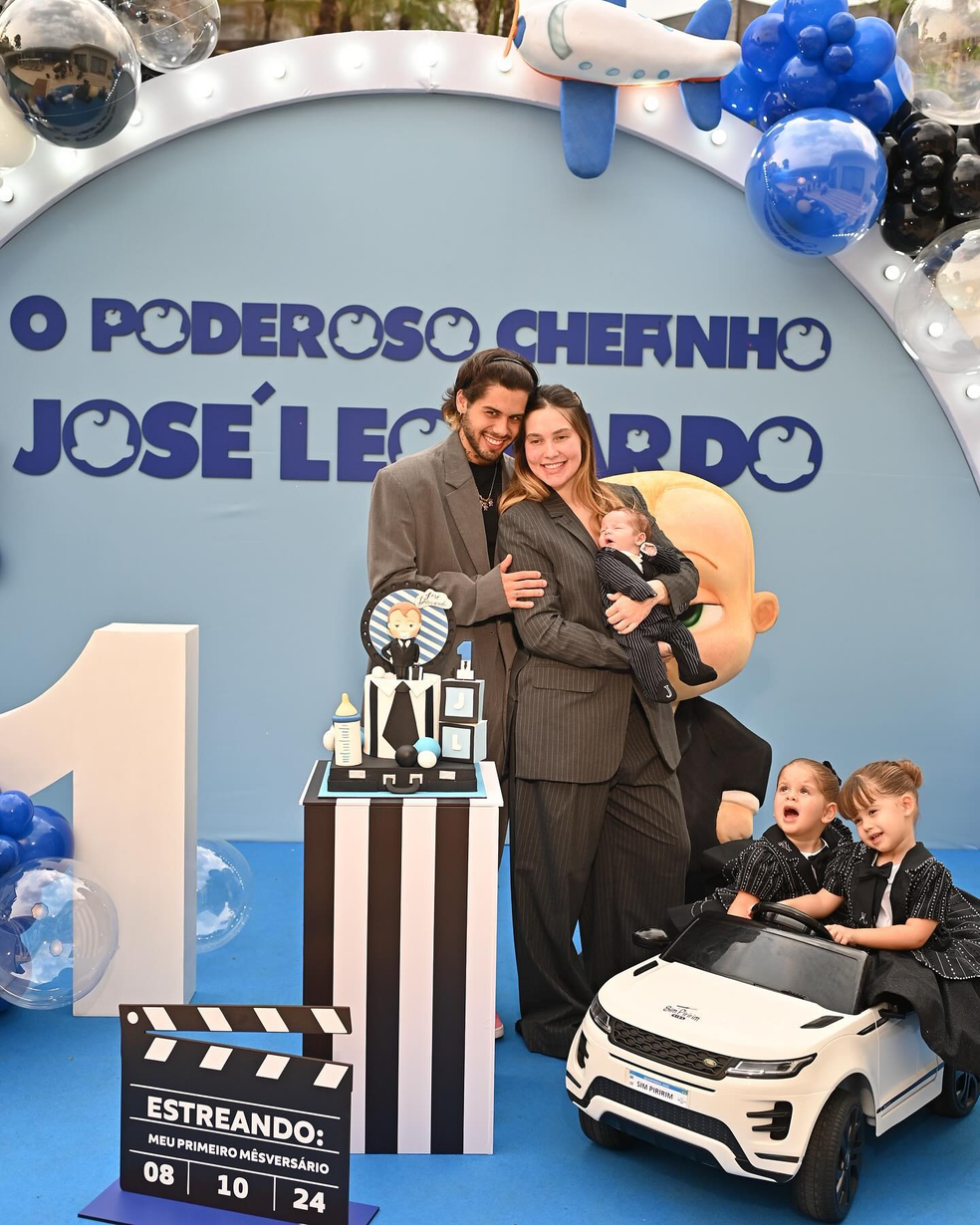 Virginia Fonseca e Z Felipe festejam primeiro ms do filho caula, Jos Leonardo, ao lado das filhas, Maria Alice e Maria Flor  Foto: Instagram