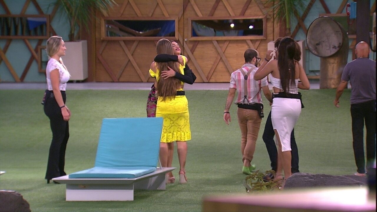 Patrícia deseja boa sorte à Paula | Gshow