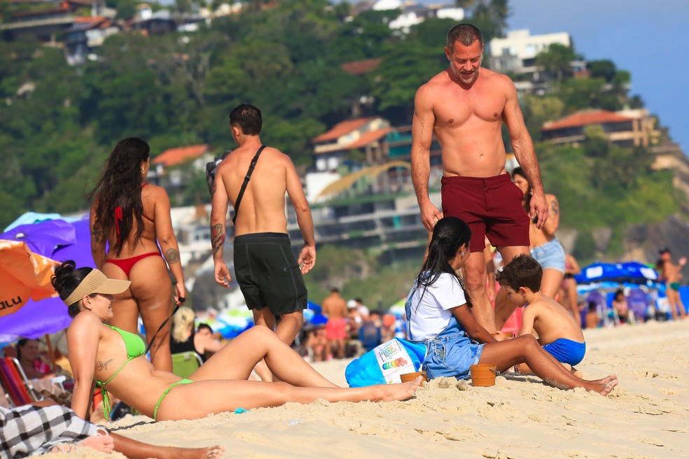 Malvino Salvador curte praia no Rio de Janeiro — Foto: Fabrício Pioyani Agnews