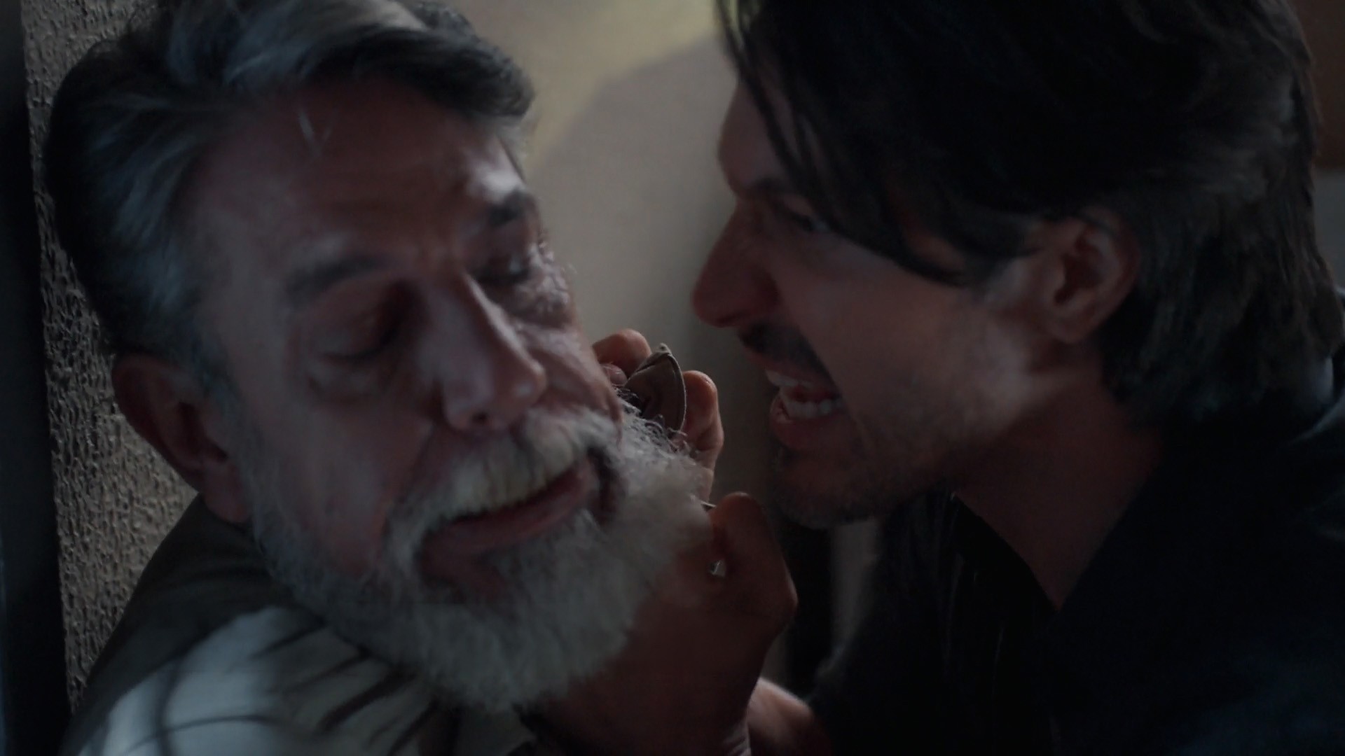 Três Graças: Paulinho descobre que Ferette mandou matar seu pai, e a prisão do empresário é decretada