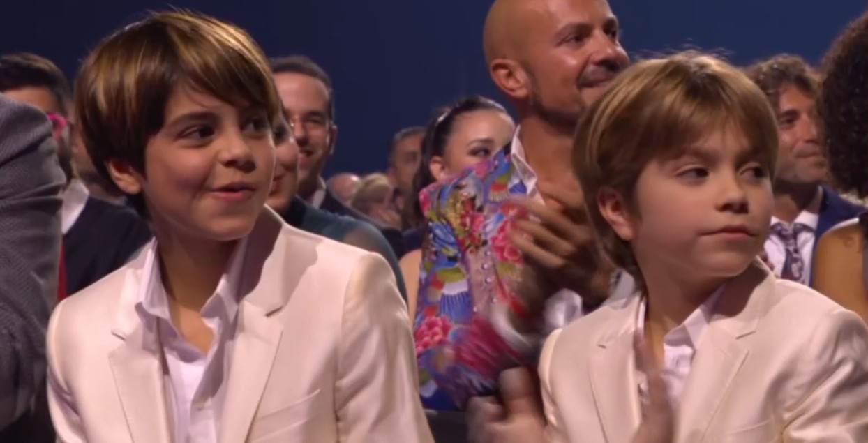 Shakira diz que expor Piqué em músicas é 'exemplo de amor próprio e luta' para os filhos: 'Importante ensinar'