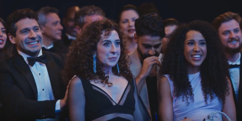 Andrômeda se consagra a melhor cantora revelação do ano no último capítulo de Família é Tudo — Foto: Globo