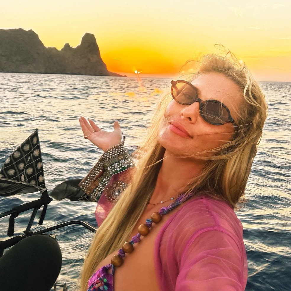 Lívia Andrade contempla pôr do sol em Ibiza e deixa fãs de queixo caído — Foto: Reprodução/Instagram