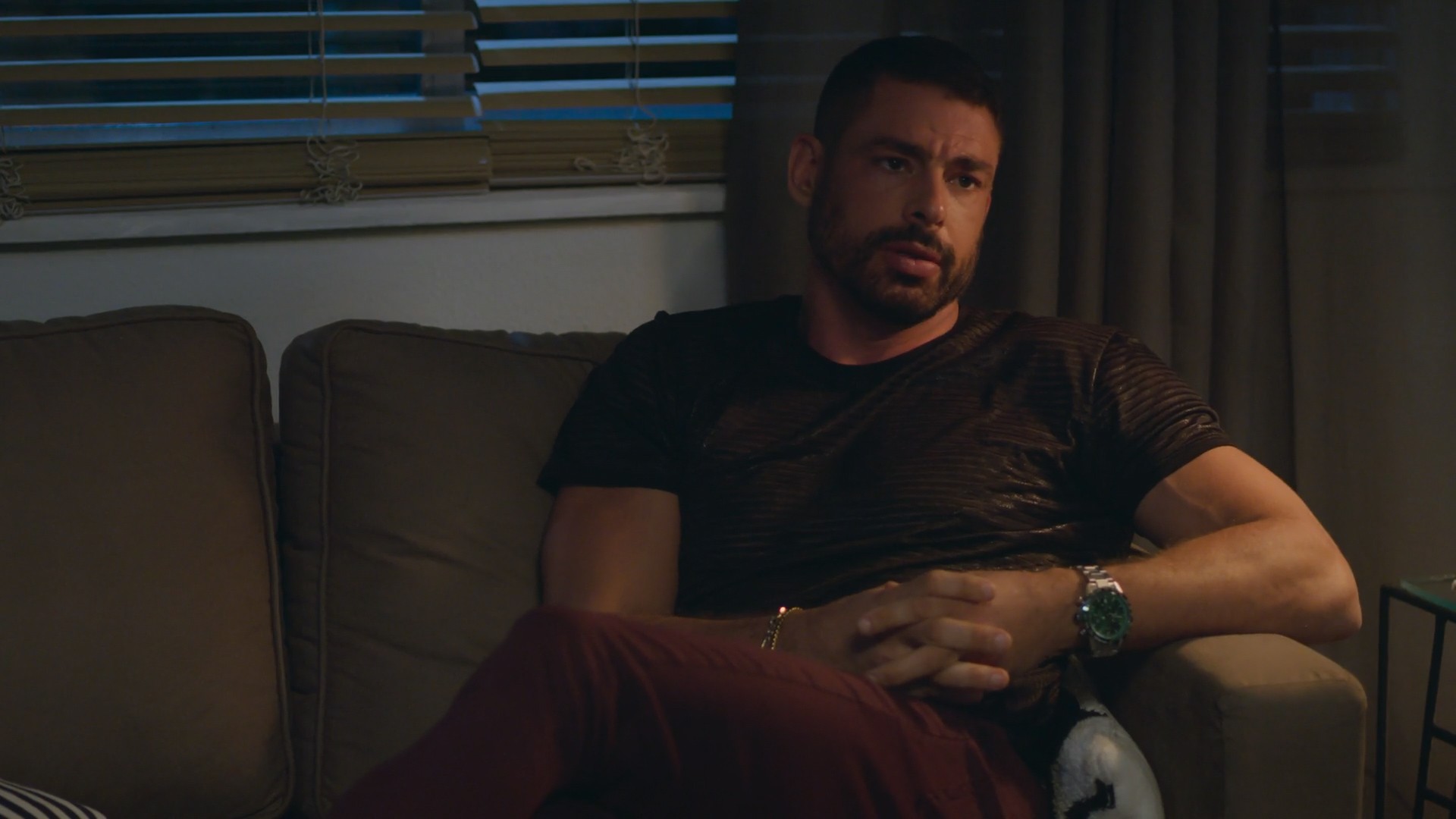 Vale Tudo: César se assusta com atitudes de Odete