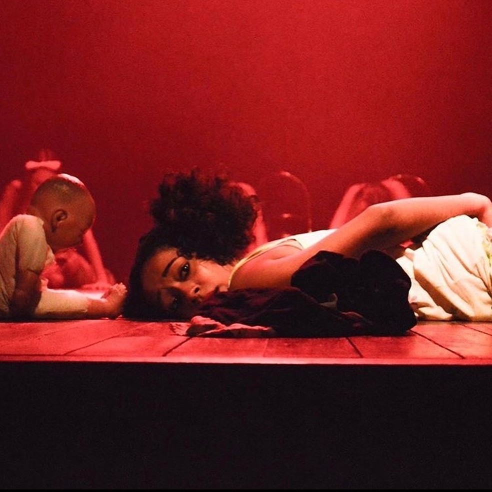 Ísis Freitas no teatro — Foto: Reprodução Instagram