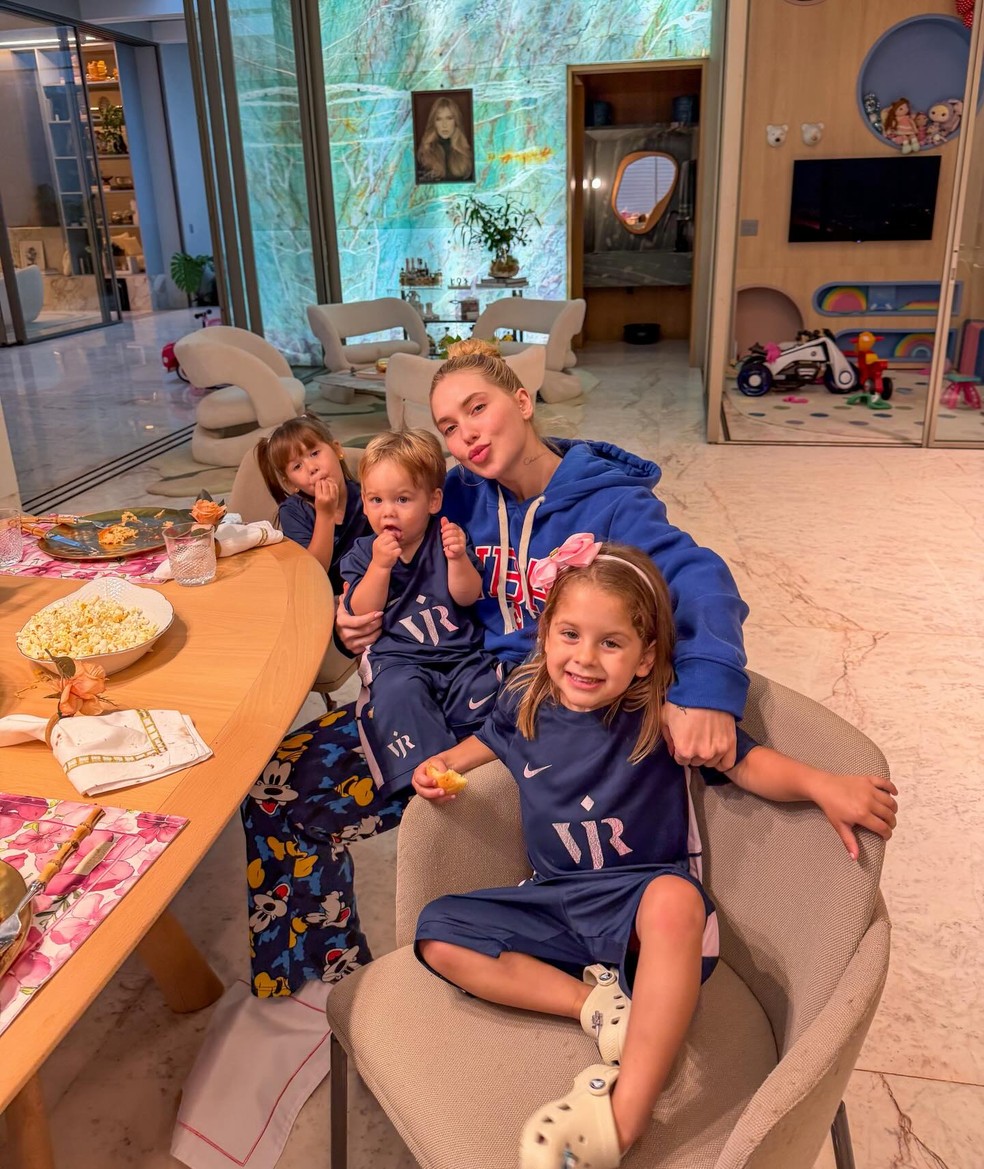 Virginia e filhos — Foto: Reprodução/Instagram