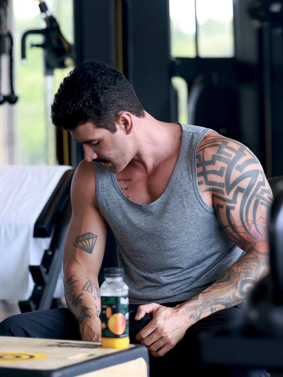 Gusttavo Lima ostenta braço supermusculoso em treino e surpreende — Foto: Reprodução Instagram @gusttavolima