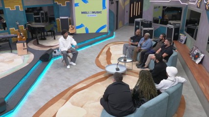 MC Livinho conversa com os participantes do Estrela da Casa