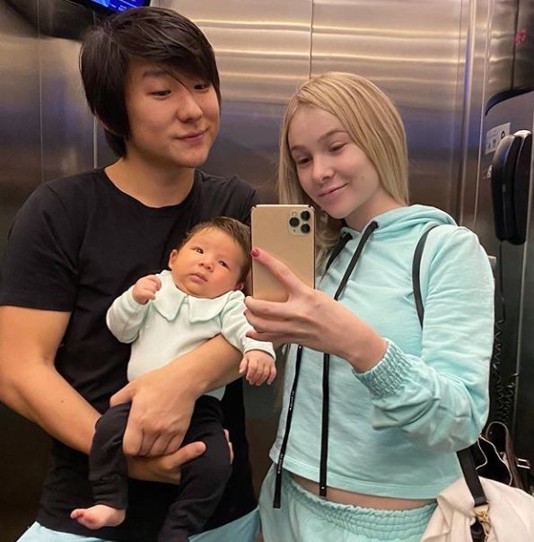 Pyong compartilha primeira foto com ele, a mulher e o filho juntos ...