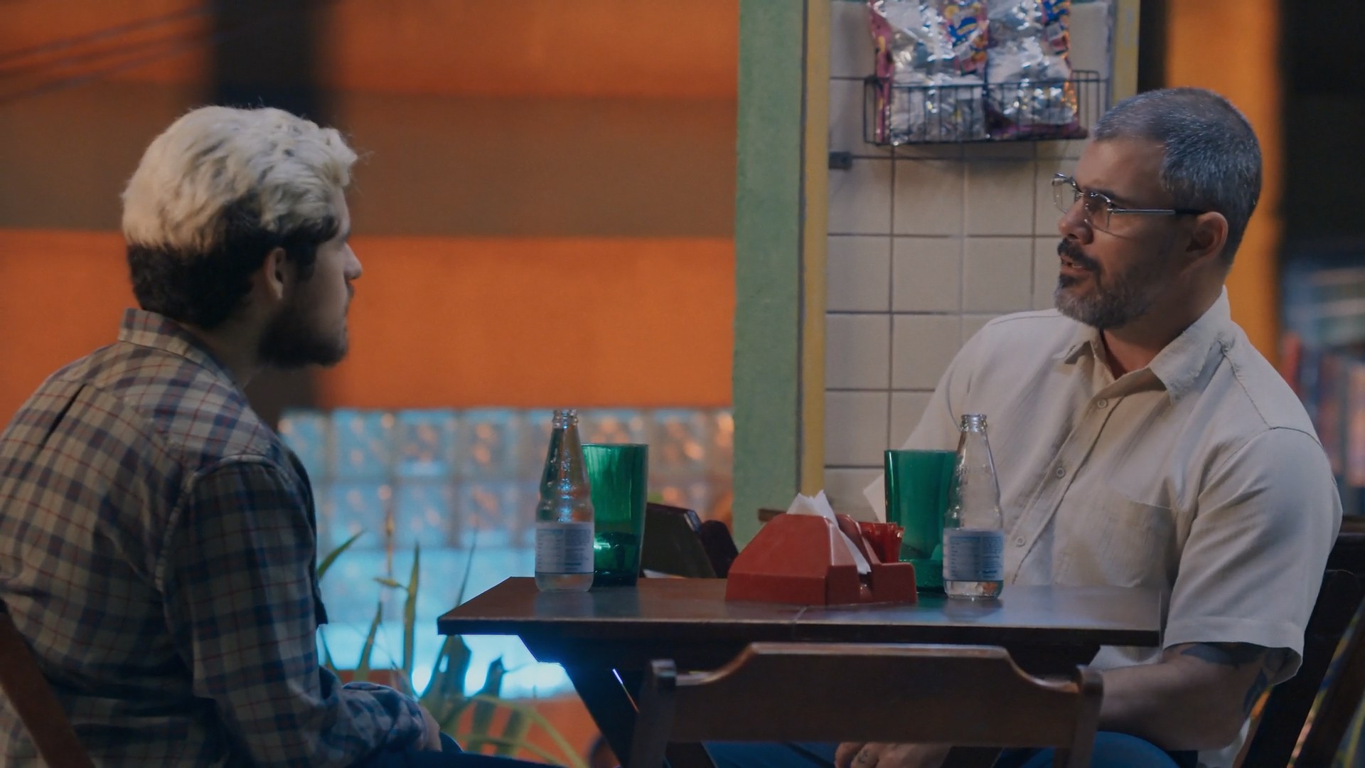 Três Graças: Jorginho enquadra Raul e o questiona sobre Joélly