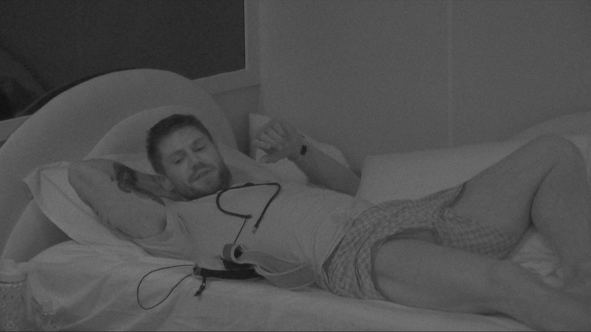 Jonas Sulzbach deixa cama de Jordana após beijos e sugere: 'Qualquer coisa, sabe o caminho'