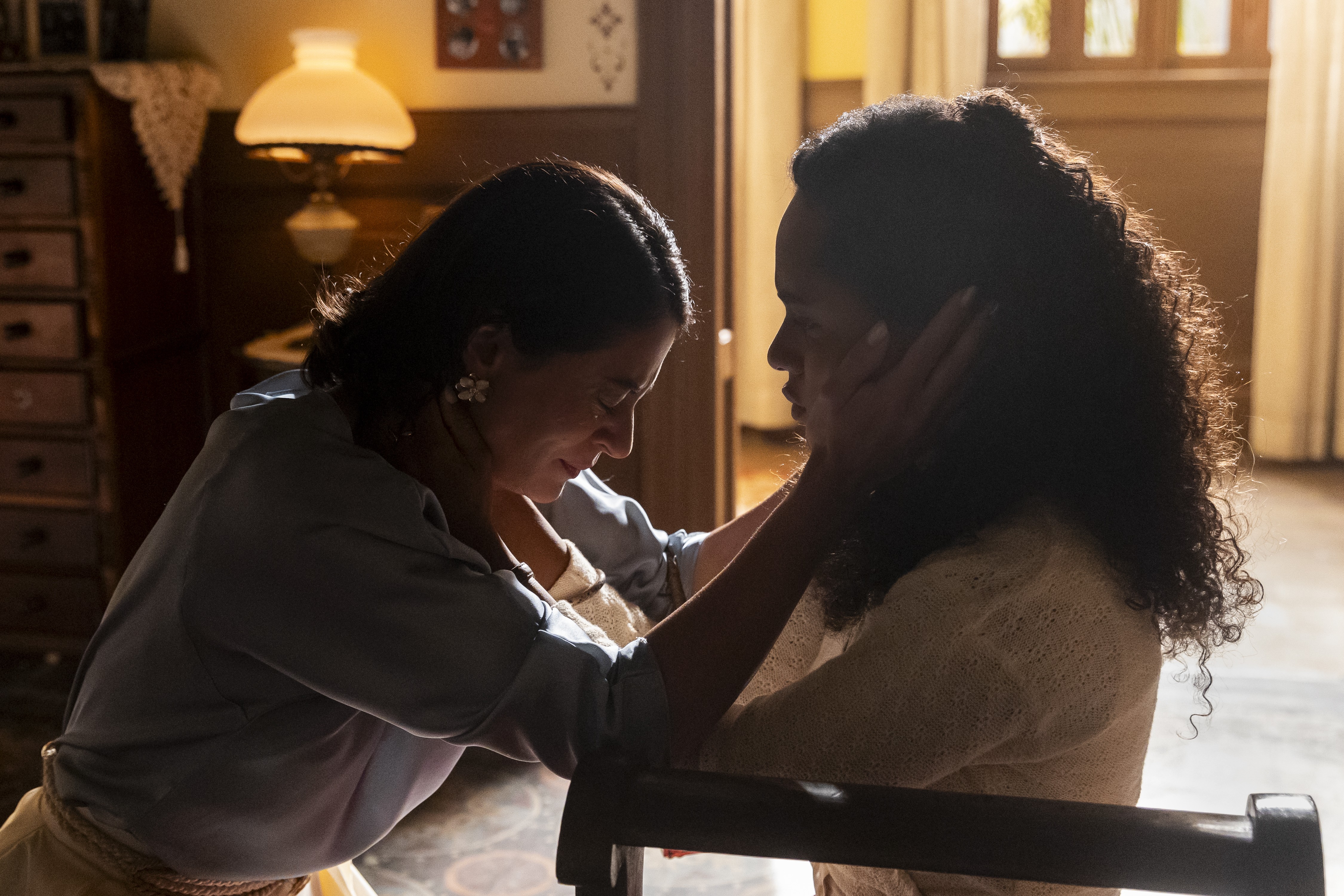 Em Garota do Momento, Clarice se lembra que é mãe de Beatriz