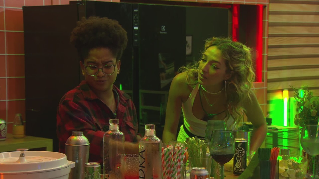 Na Festa do Líder, Milena desabafa com Samira no BBB 26: 'Odeio essas pessoas'