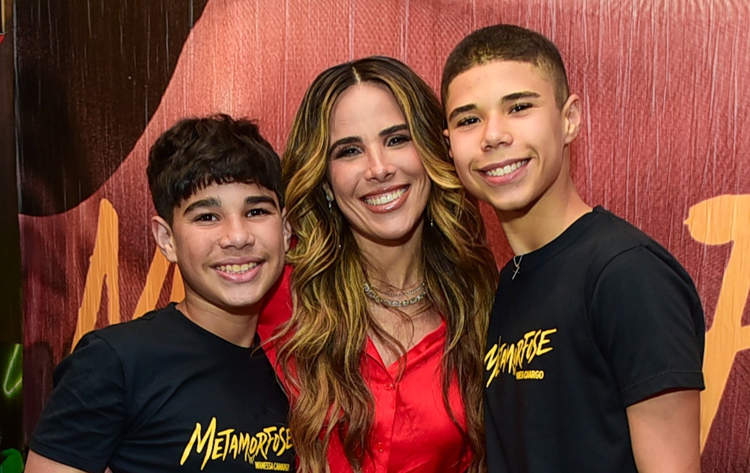 Wanessa Camargo recebe os filhos em show especial de 25 anos de carreira no Rio