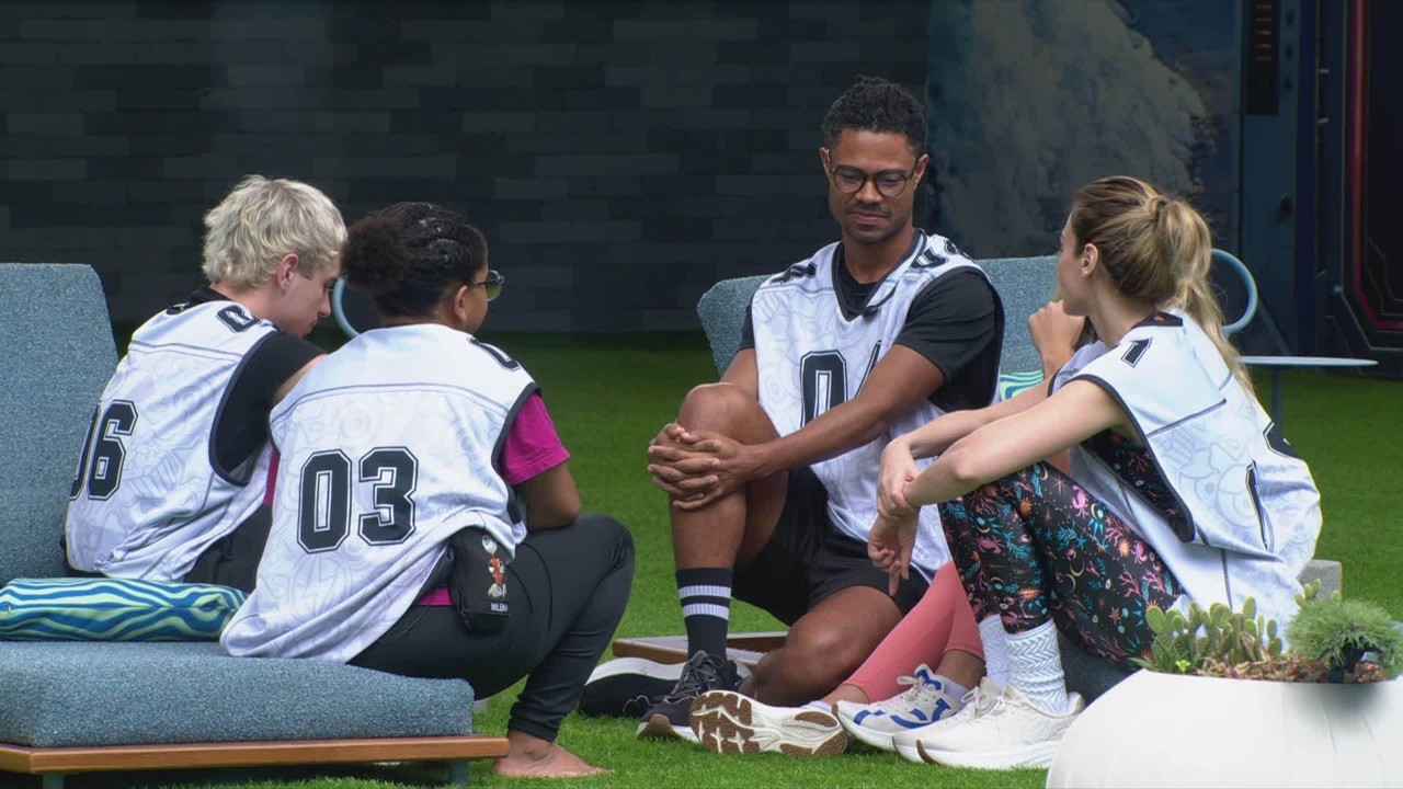 Breno é alertado sobre estar próximo de grupo no BBB 26 e afirma: 'Já deram gelo em mim'