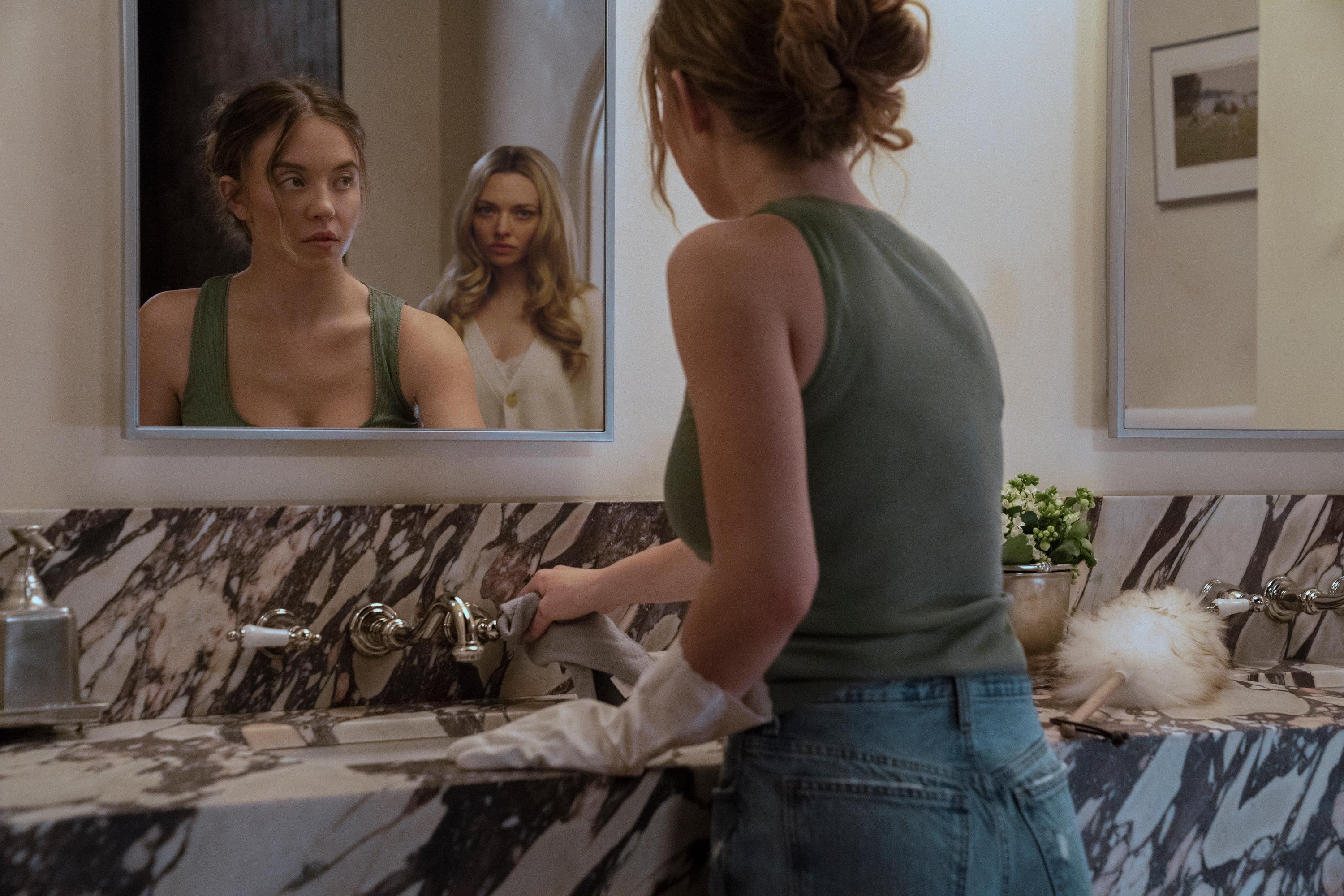 'A Empregada' traz suspense psicológico estrelado por Sydney Sweeney e Amanda Seyfried