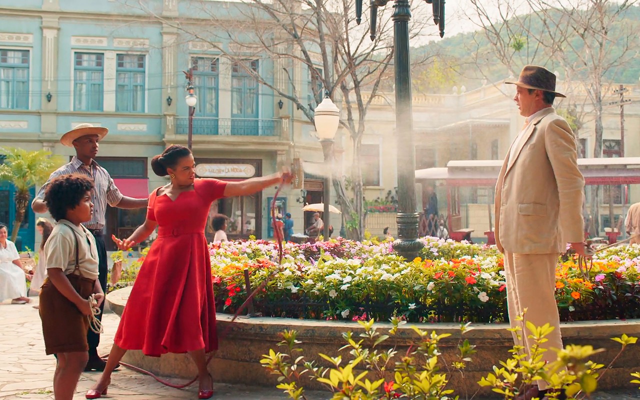 Em Êta Mundo Melhor!, Dita humilha Candinho em público após noite com Zulma: ‘Sem vergonha!’