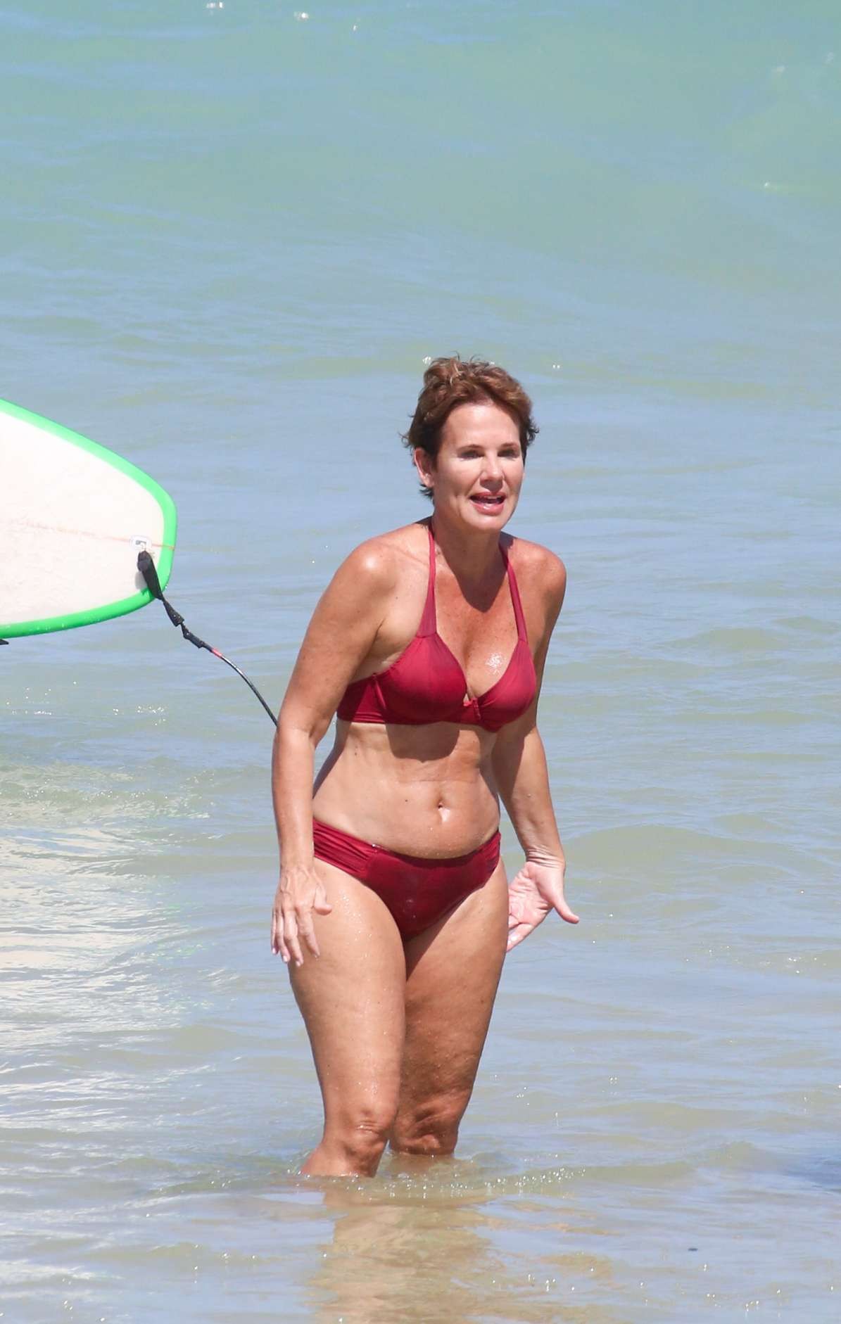 Andréa Veiga curte manhã de altas temperaturas em praia da Zona Sul do Rio