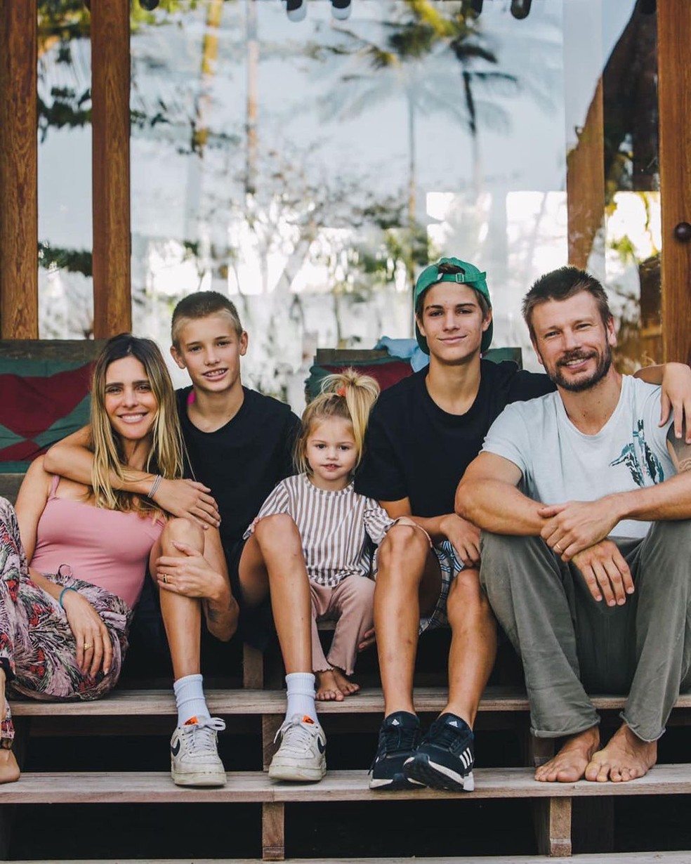 Fernanda Lima e Rodrigo Hilbert com os filhos Jo&atilde;o, Francisco e Maria Manoela &mdash; Foto: Instagram