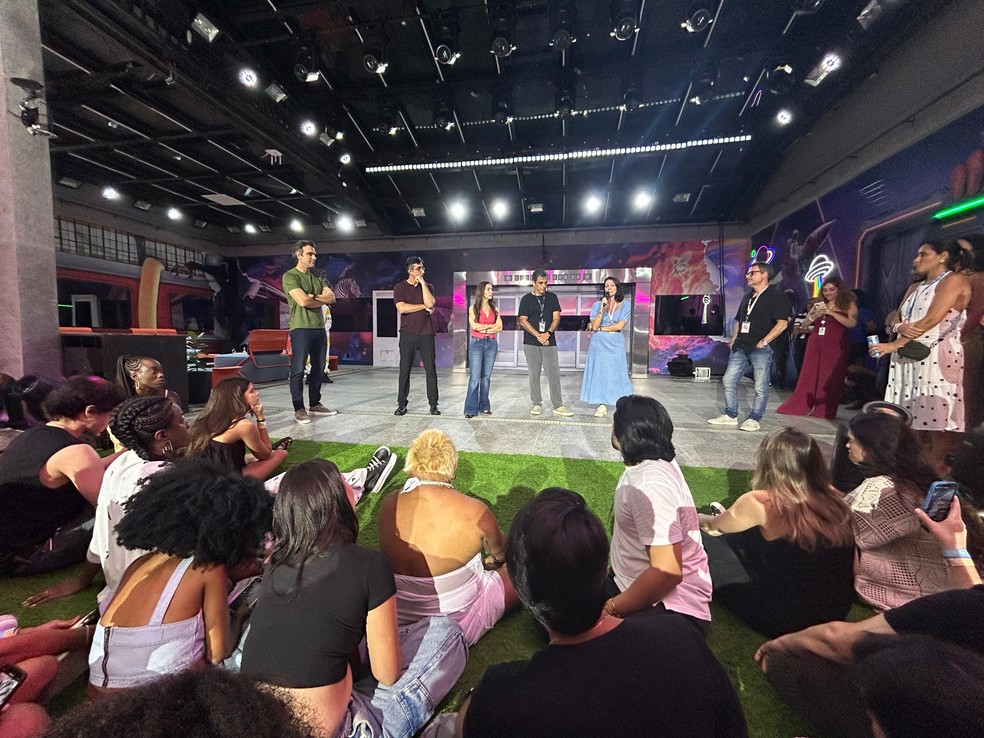 Equipe do BBB recebe influenciadores em imprensa para anunciar novidades da temporada — Foto: Jacyara Pianes/gshow